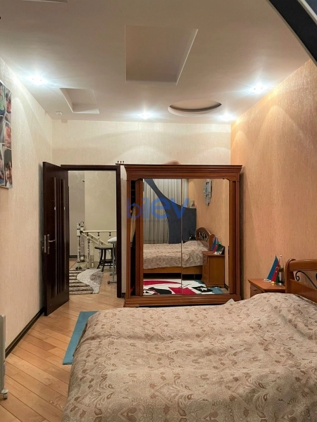 Aylıq Kirayə 4 otaqlı Yeni Tikili bina evi  260m², Bakı