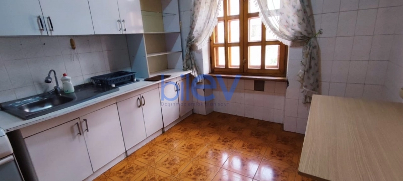 Aylıq Kirayə 4 otaqlı Köhnə Tikili bina evi  100m², Bakı