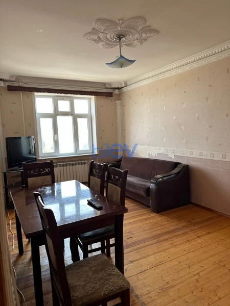 Aylıq Kirayə 4 otaqlı Köhnə Tikili bina evi  100m², Bakı