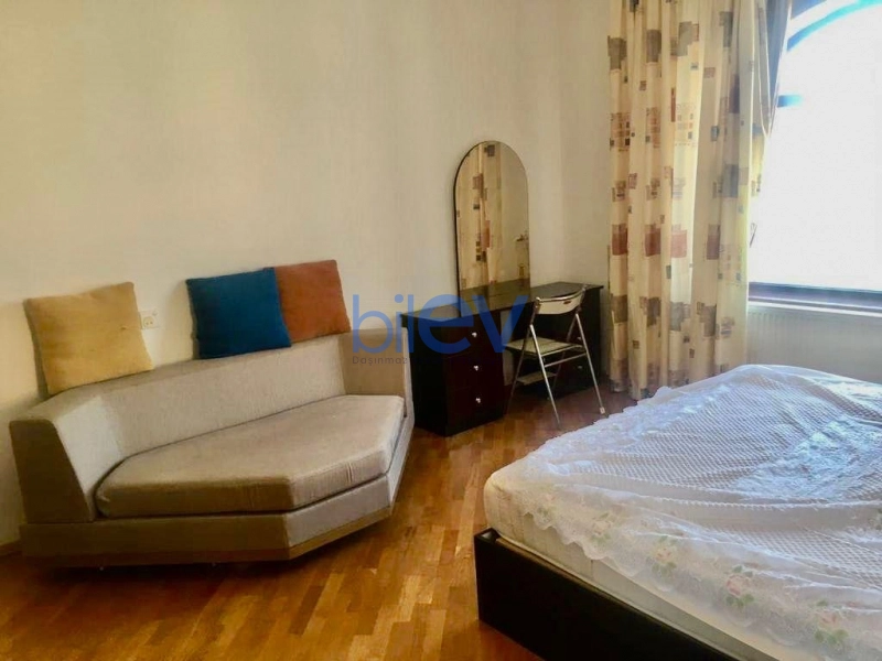 Aylıq Kirayə 4 otaqlı Bağ evi  200m², Bakı