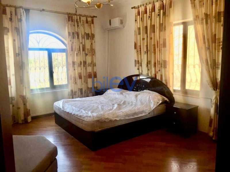 Aylıq Kirayə 4 otaqlı Bağ evi  200m², Bakı