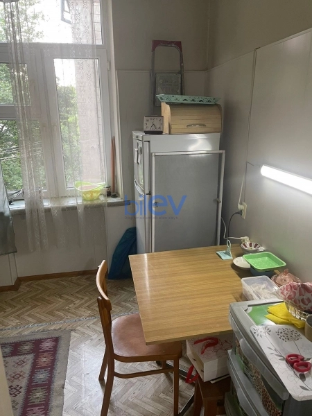 Aylıq Kirayə 2 otaqlı Köhnə Tikili bina evi  65m², Bakı