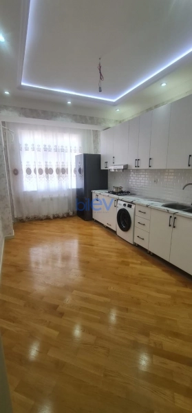 Aylıq Kirayə 3 otaqlı Yeni Tikili bina evi  120m², Bakı