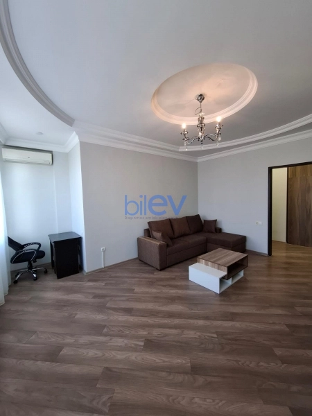 Aylıq Kirayə 3 otaqlı Yeni Tikili bina evi  94m², Bakı