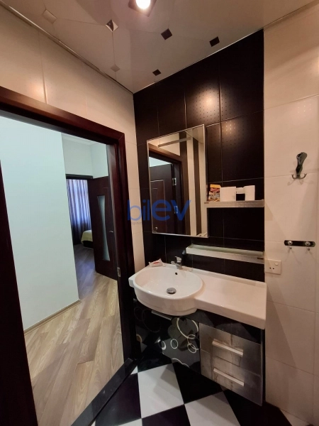 Aylıq Kirayə 3 otaqlı Yeni Tikili bina evi  94m², Bakı