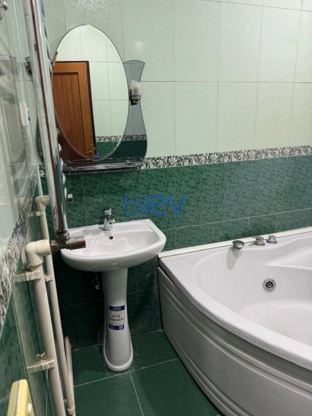 Aylıq Kirayə 2 otaqlı Köhnə Tikili bina evi  60m², Bakı