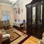 Aylıq Kirayə 3 otaqlı Köhnə Tikili bina evi  64m², Bakı