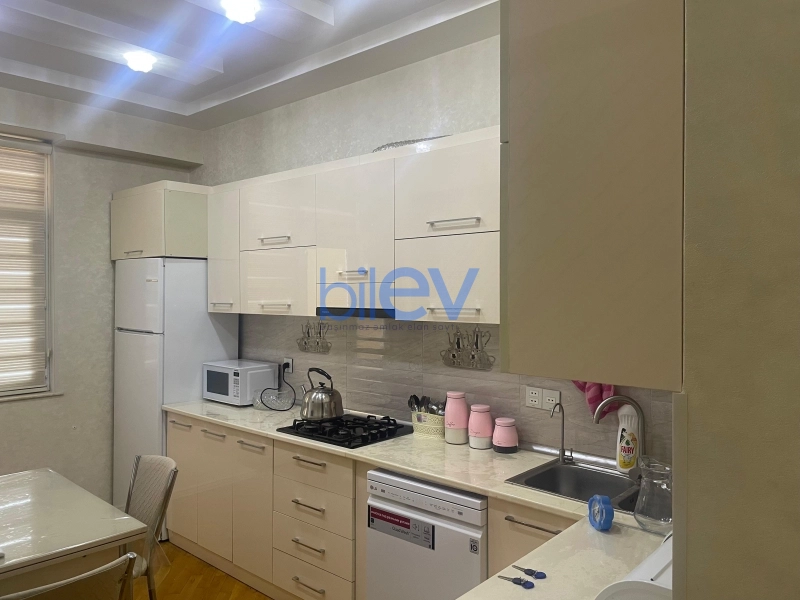 Aylıq Kirayə 3 otaqlı Yeni Tikili bina evi  110m², Bakı