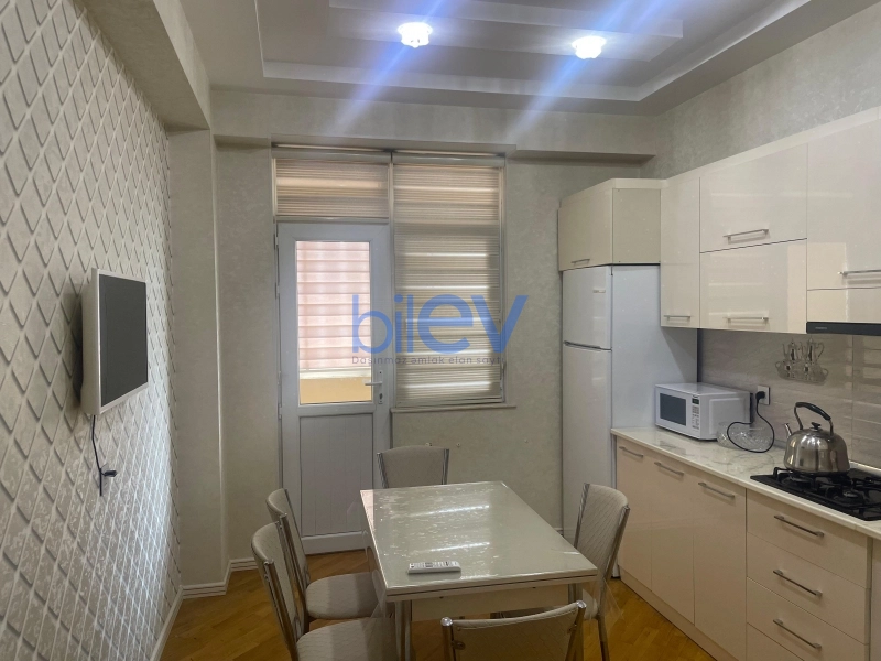 Aylıq Kirayə 3 otaqlı Yeni Tikili bina evi  110m², Bakı