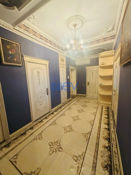 Aylıq Kirayə 3 otaqlı Köhnə Tikili bina evi  117m², Bakı