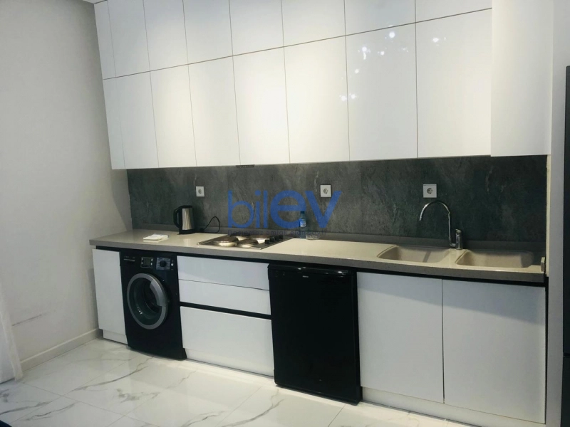 Aylıq Kirayə 4 otaqlı Yeni Tikili bina evi  180m², Bakı