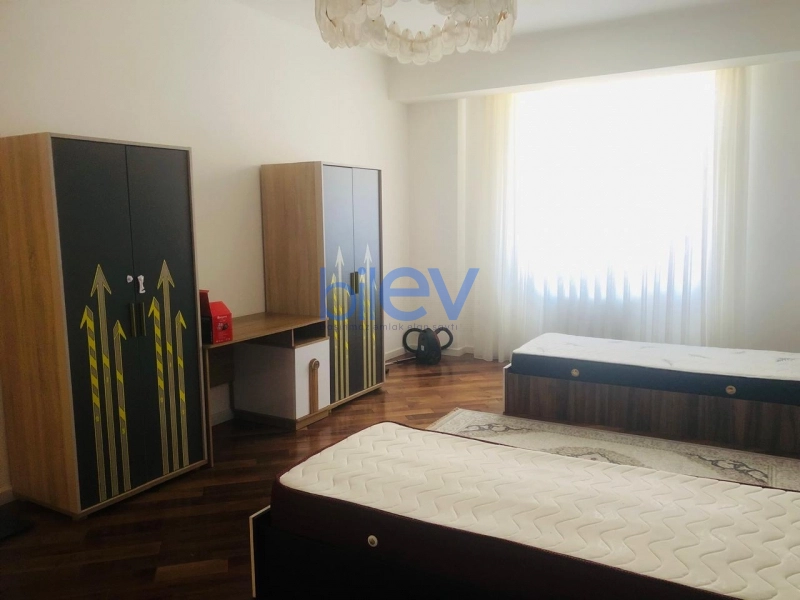 Aylıq Kirayə 4 otaqlı Yeni Tikili bina evi  180m², Bakı