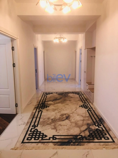 Aylıq Kirayə 4 otaqlı Yeni Tikili bina evi  180m², Bakı