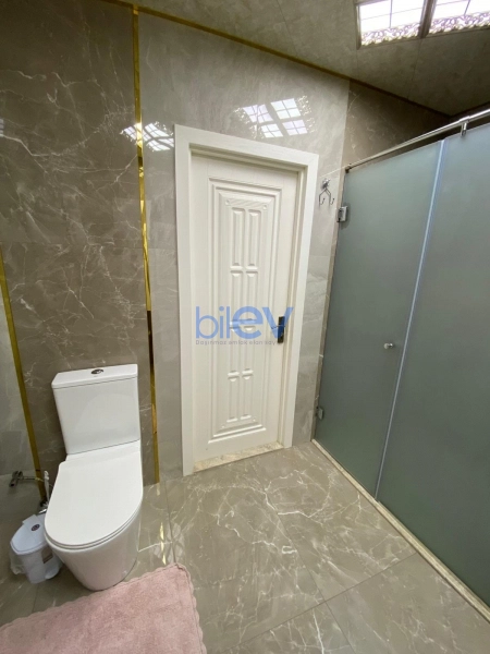 Aylıq Kirayə 4 otaqlı Köhnə Tikili bina evi  209m², Bakı