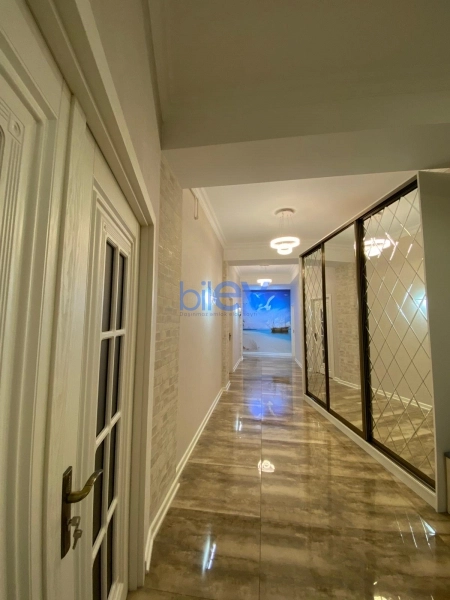 Aylıq Kirayə 4 otaqlı Köhnə Tikili bina evi  209m², Bakı