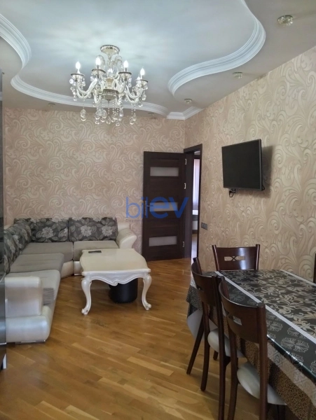Aylıq Kirayə 4 otaqlı Köhnə Tikili bina evi  100m², Bakı