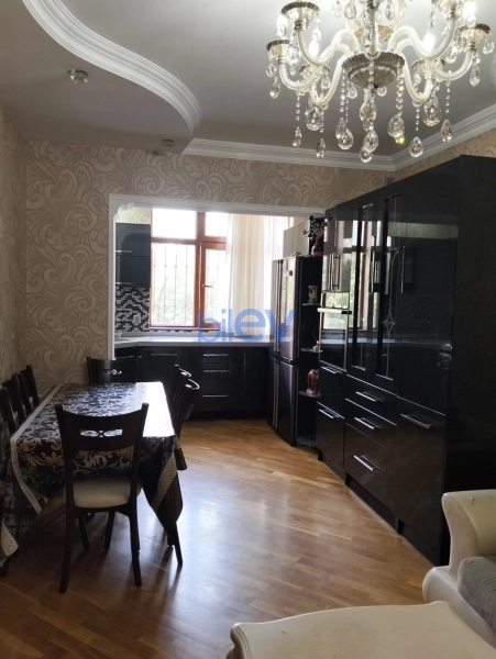 Aylıq Kirayə 4 otaqlı Köhnə Tikili bina evi  100m², Bakı