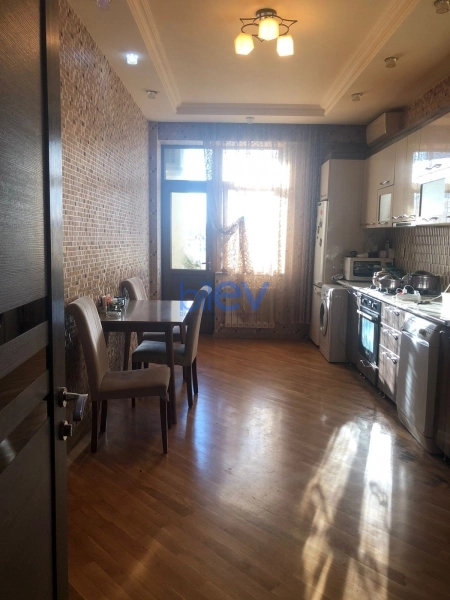 Aylıq Kirayə 2 otaqlı Yeni Tikili bina evi  109m², Bakı