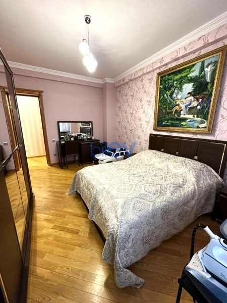 Aylıq Kirayə 3 otaqlı Yeni Tikili bina evi  140m², Bakı