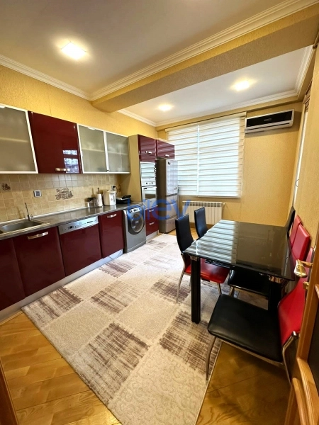 Aylıq Kirayə 3 otaqlı Yeni Tikili bina evi  140m², Bakı