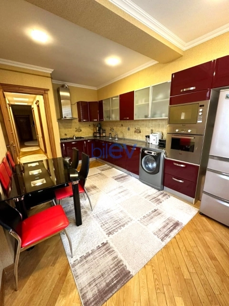 Aylıq Kirayə 3 otaqlı Yeni Tikili bina evi  140m², Bakı
