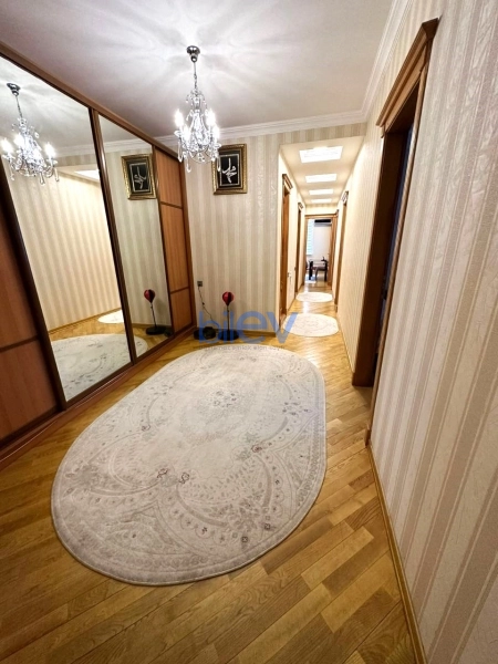 Aylıq Kirayə 3 otaqlı Yeni Tikili bina evi  140m², Bakı