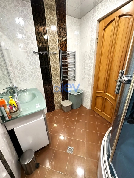 Aylıq Kirayə 3 otaqlı Yeni Tikili bina evi  140m², Bakı