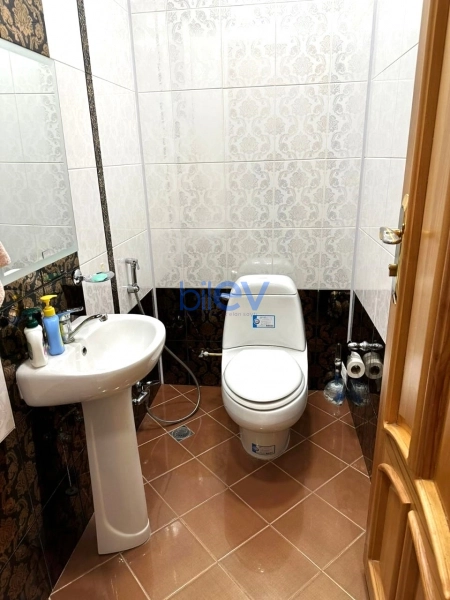 Aylıq Kirayə 3 otaqlı Yeni Tikili bina evi  140m², Bakı