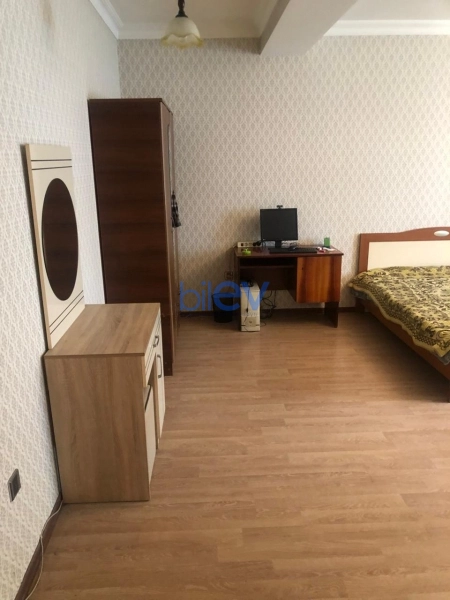Aylıq Kirayə 1 otaqlı Köhnə Tikili bina evi  61m², Bakı
