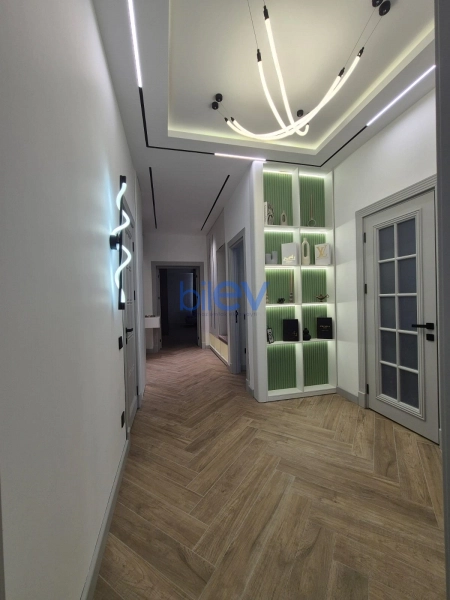 Aylıq Kirayə 3 otaqlı Yeni Tikili bina evi  130m², Bakı