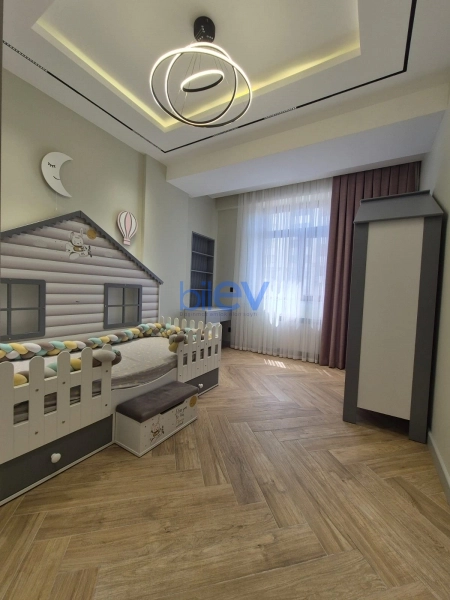 Aylıq Kirayə 3 otaqlı Yeni Tikili bina evi  130m², Bakı