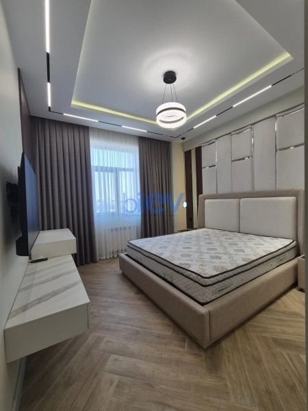Aylıq Kirayə 3 otaqlı Yeni Tikili bina evi  130m², Bakı