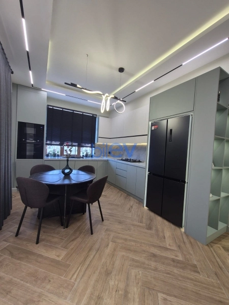 Aylıq Kirayə 3 otaqlı Yeni Tikili bina evi  130m², Bakı