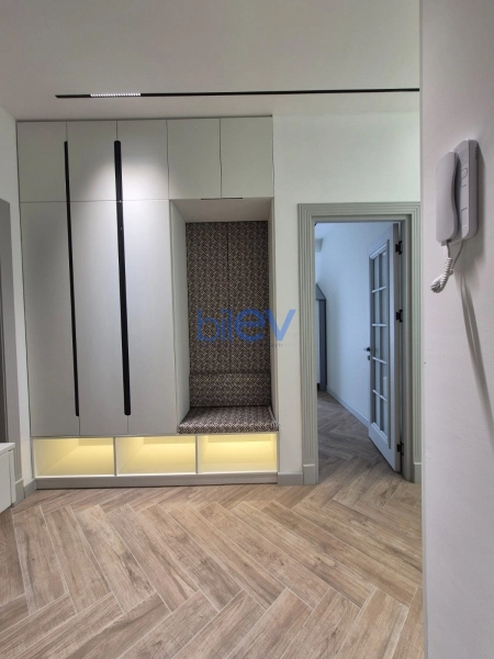 Aylıq Kirayə 3 otaqlı Yeni Tikili bina evi  130m², Bakı