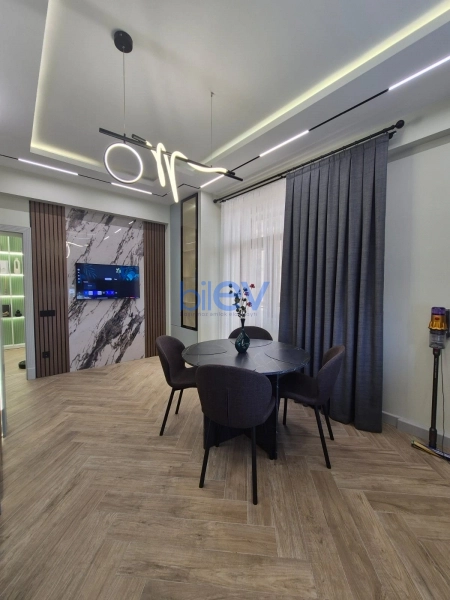 Aylıq Kirayə 3 otaqlı Yeni Tikili bina evi  130m², Bakı