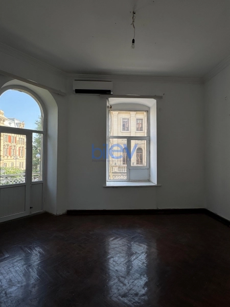 Aylıq Kirayə 2 otaqlı Köhnə Tikili bina evi  60m², Bakı