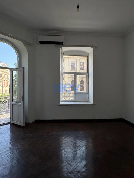 Aylıq Kirayə 2 otaqlı Köhnə Tikili bina evi  60m², Bakı