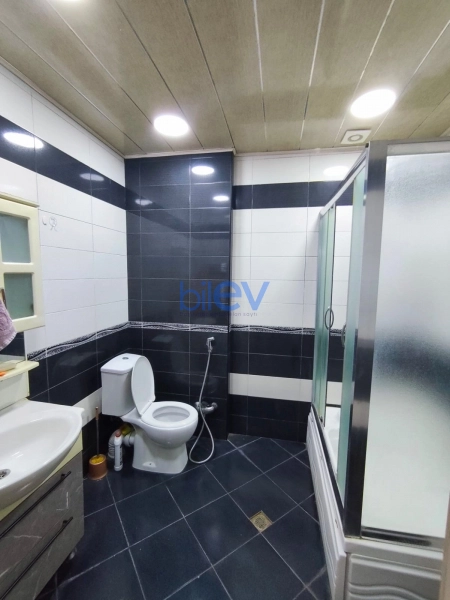 Aylıq Kirayə 3 otaqlı Yeni Tikili bina evi  100m², Bakı