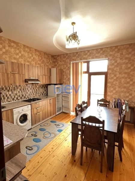 Aylıq Kirayə 2 otaqlı Köhnə Tikili bina evi  85m², Bakı