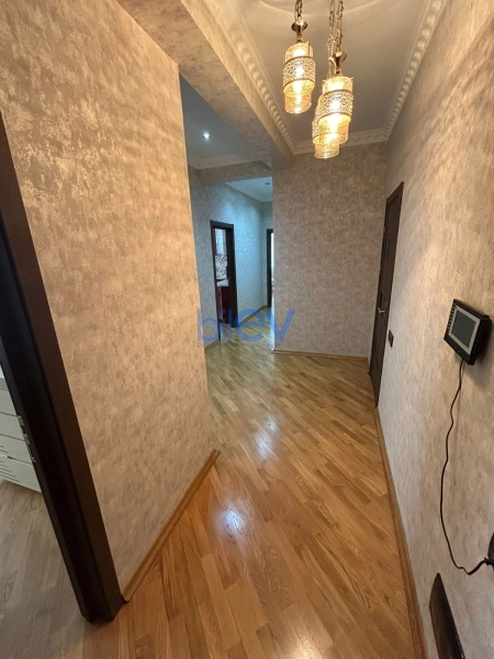 Aylıq Kirayə 3 otaqlı Yeni Tikili bina evi  170m², Bakı