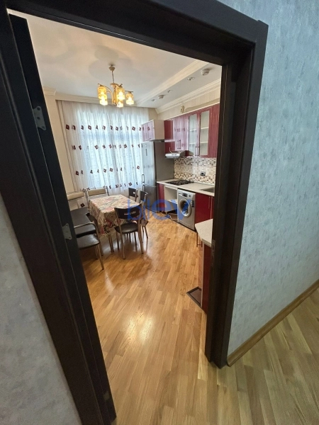 Aylıq Kirayə 3 otaqlı Yeni Tikili bina evi  170m², Bakı