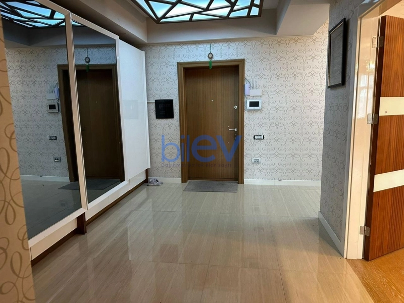 Aylıq Kirayə 3 otaqlı Yeni Tikili bina evi  170m², Bakı