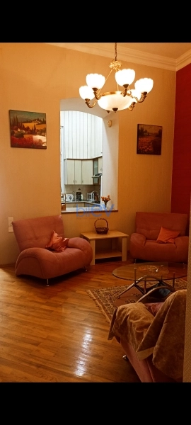 Satış 2 otaqlı Köhnə Tikili bina evi  54m², Bakı