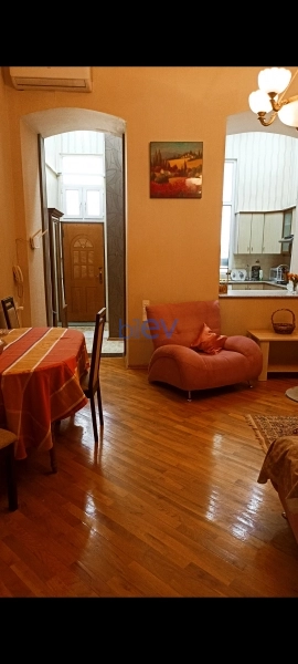 Satış 2 otaqlı Köhnə Tikili bina evi  54m², Bakı