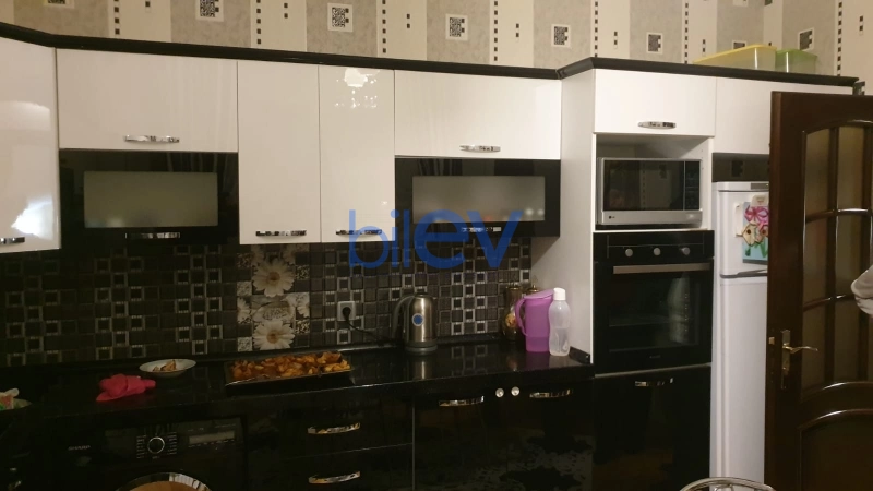 Aylıq Kirayə 6 otaqlı Həyət evi  300m², Bakı
