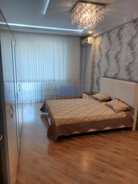 Aylıq Kirayə 3 otaqlı Yeni Tikili bina evi  145m², Bakı