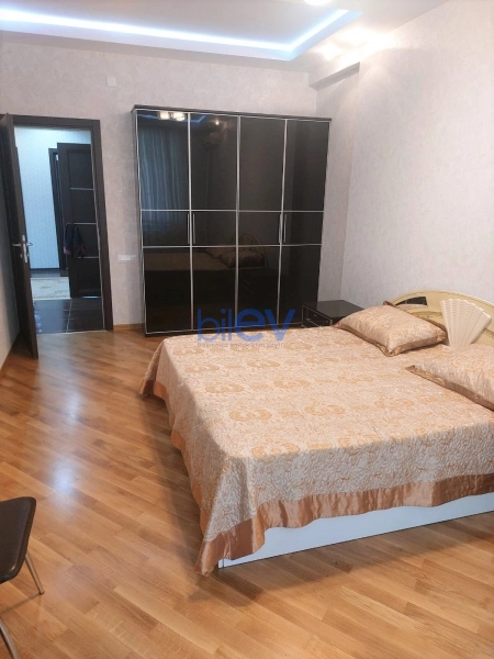 Aylıq Kirayə 3 otaqlı Yeni Tikili bina evi  145m², Bakı