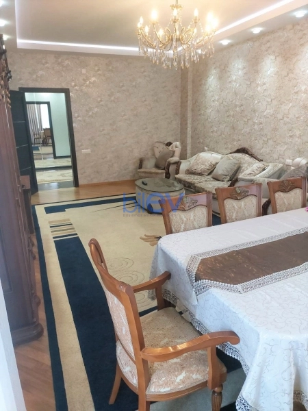 Aylıq Kirayə 3 otaqlı Yeni Tikili bina evi  145m², Bakı