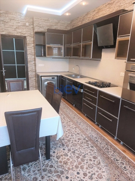 Aylıq Kirayə 3 otaqlı Yeni Tikili bina evi  145m², Bakı
