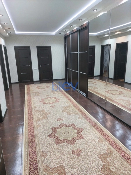 Aylıq Kirayə 3 otaqlı Yeni Tikili bina evi  145m², Bakı